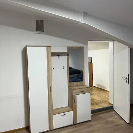 Messe Und Monteurzimmer Kwatera prywatna Sehnde