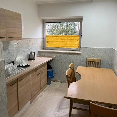 Messe Und Monteurzimmer זנדה