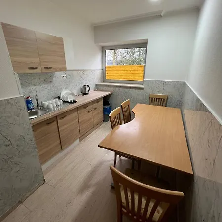 Messe Und Monteurzimmer Homestay *