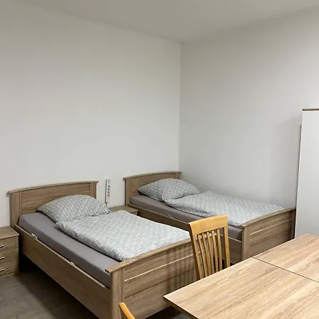 Messe Und Monteurzimmer זנדה