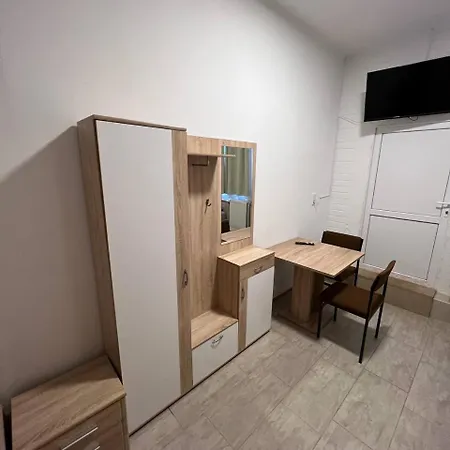 Messe Und Monteurzimmer Homestay *
