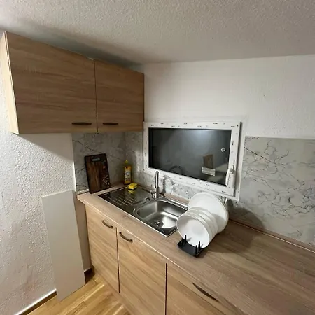 Messe Und Monteurzimmer זנדה